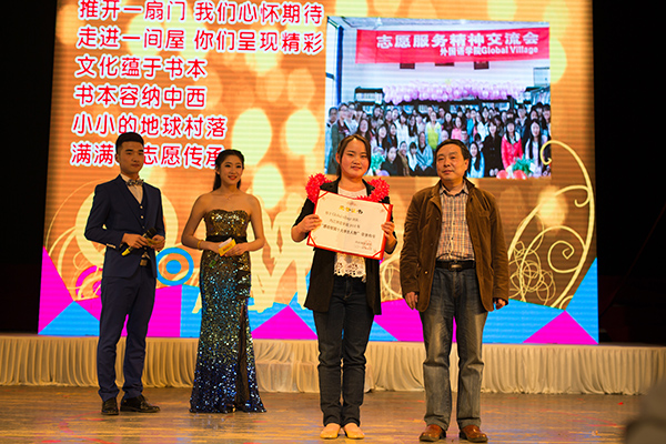 10 感动校园十大学生人物:外国语学院 Global Village团队.jpg