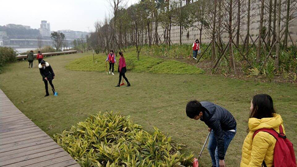 4.认真打扫.jpg