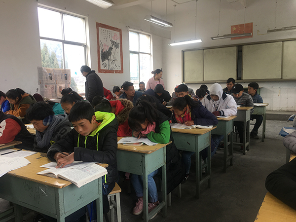 大瑞中学支教的学生.jpg