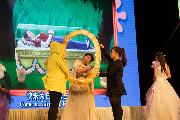 14 Global Village团队配音表演《怪物史莱克》.jpg