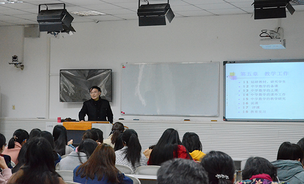 3.27数学与信息科学学院党总支开展党员“一人一课”特色教育课程.JPG